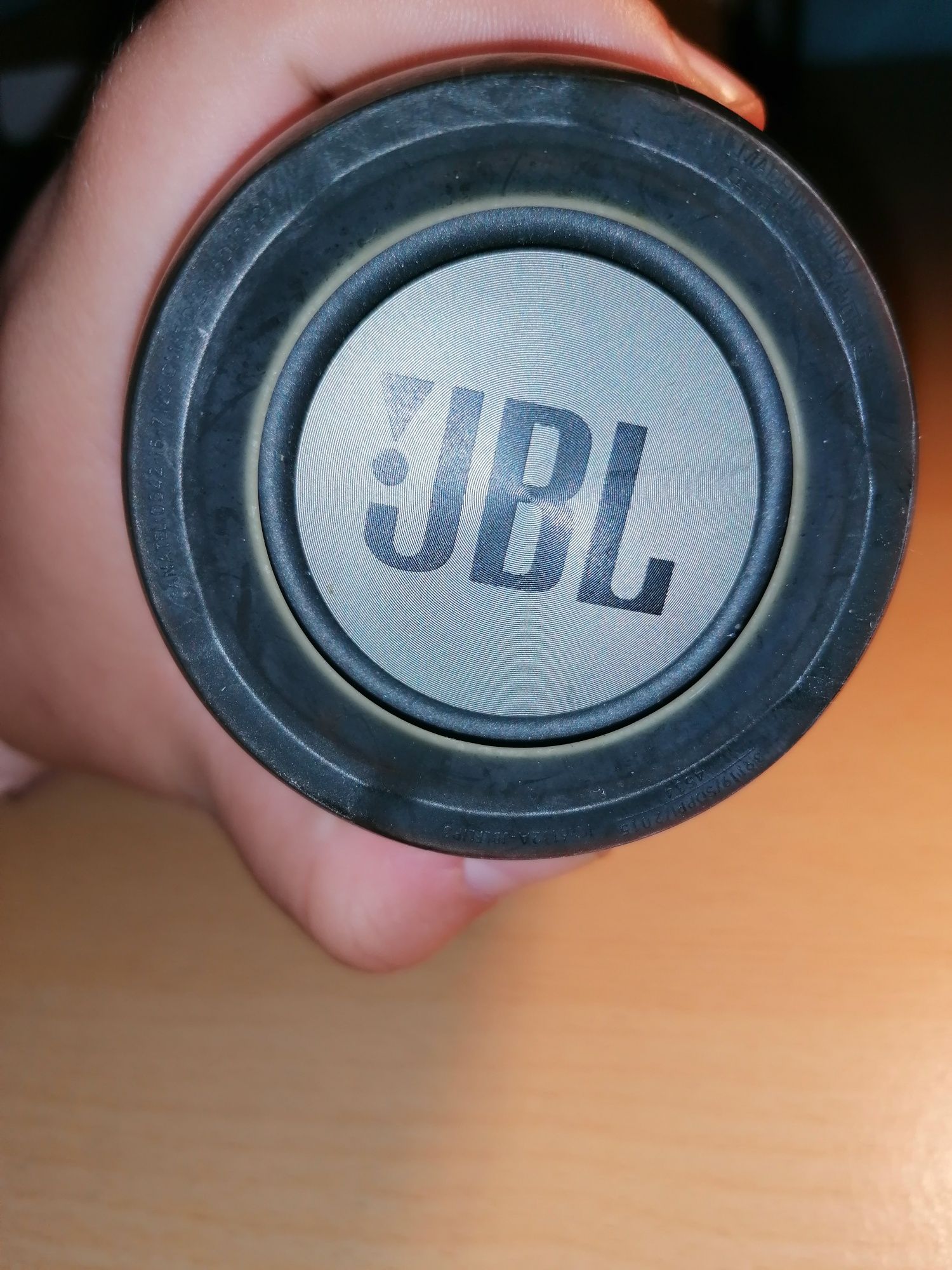 Coluna JBL preta