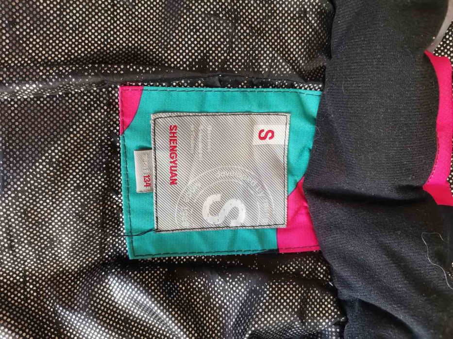 Тепла  куртка на дівчинку