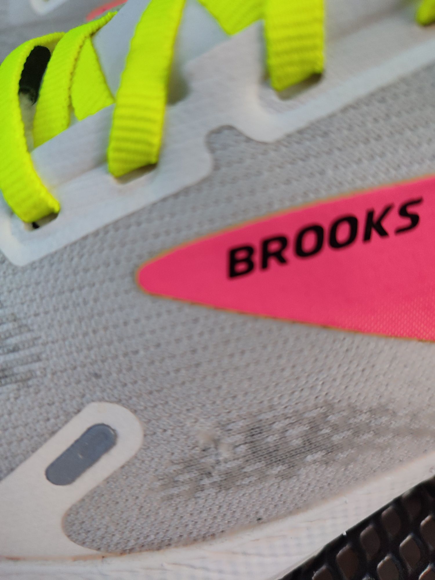 Оригинальные кроссовки Brooks Launch GTS9 45,5 размер