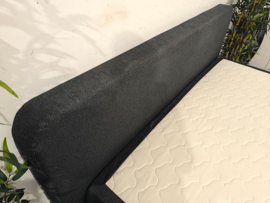 Ładne szare łóżko kontynetalne 180x200 z materacem.  Dowóz