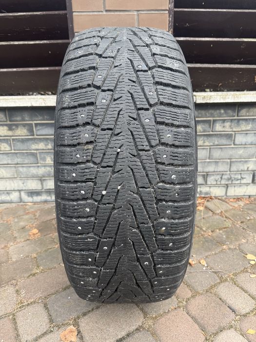 Продаються шиповані шини NOKIAN 255/55 R 19