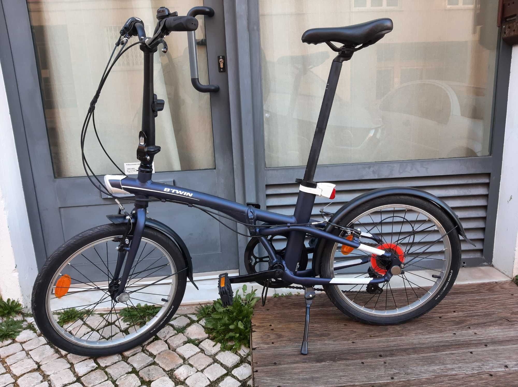 Bicicletas dobráveis como novas e acessórios.