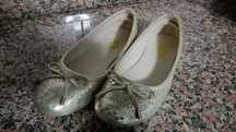 Sabrinas/bailarinas douradas em pele