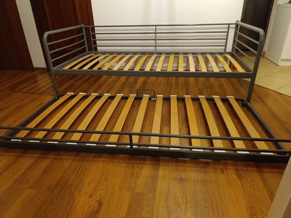 Łóżka Ikea Svarta-leżanka + dodatkowe wysuwane łóżko