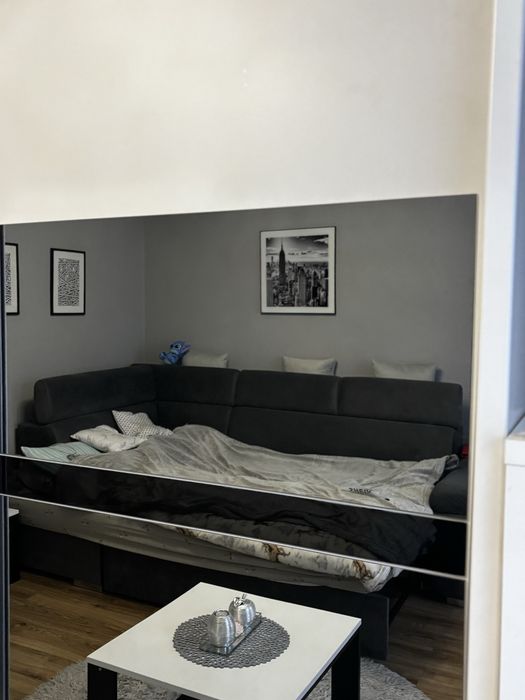 Szafa rozsuwana dwudrzwiowa z lustrem biała