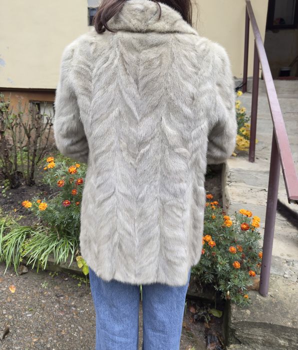 Продам норкову шубу