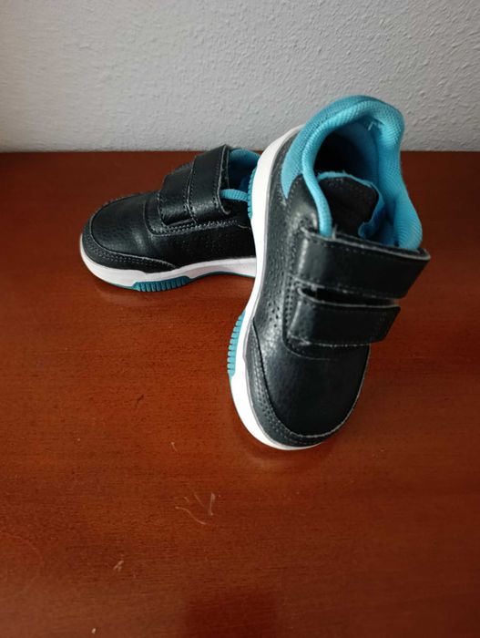 Vendo sapatilhas para criança