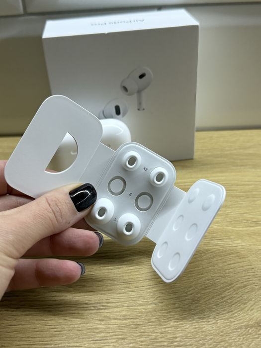 Навушник та кейс Airpods pro 2 правий навушник (lightning)