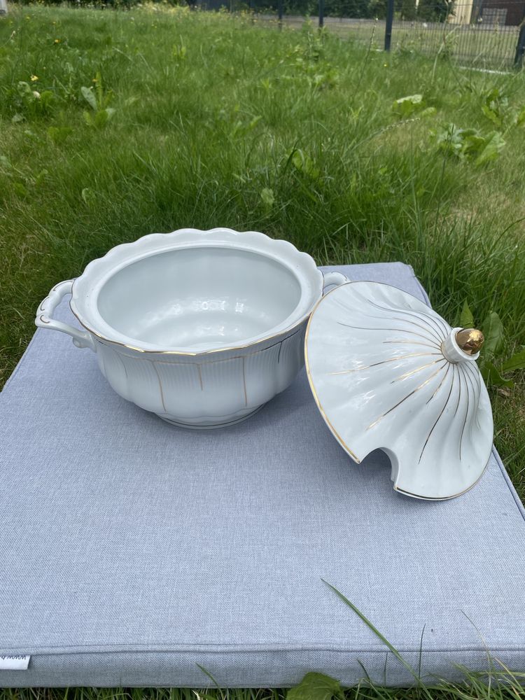 Garnek na zupe z porcelany