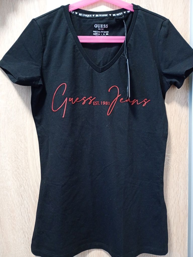 Guess новая футболка оригинал размер S