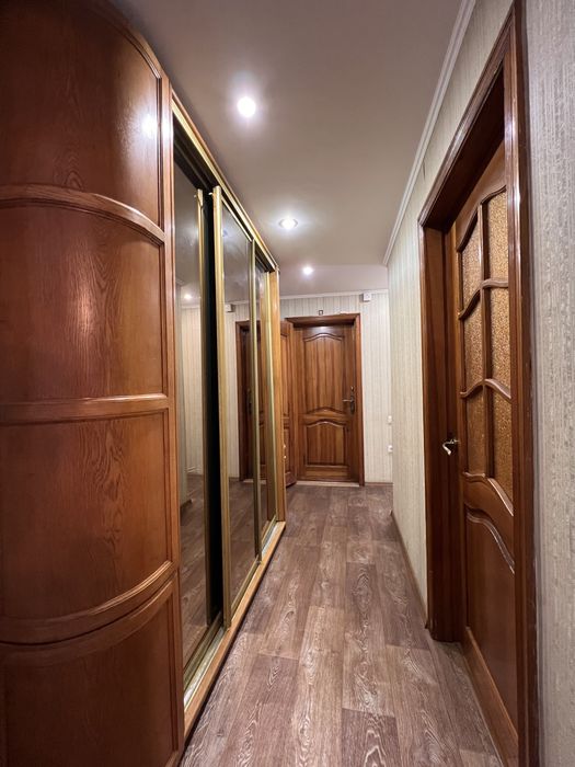 Продаж 3-кімнатної Центр, ремонт, 67м2, покращений план