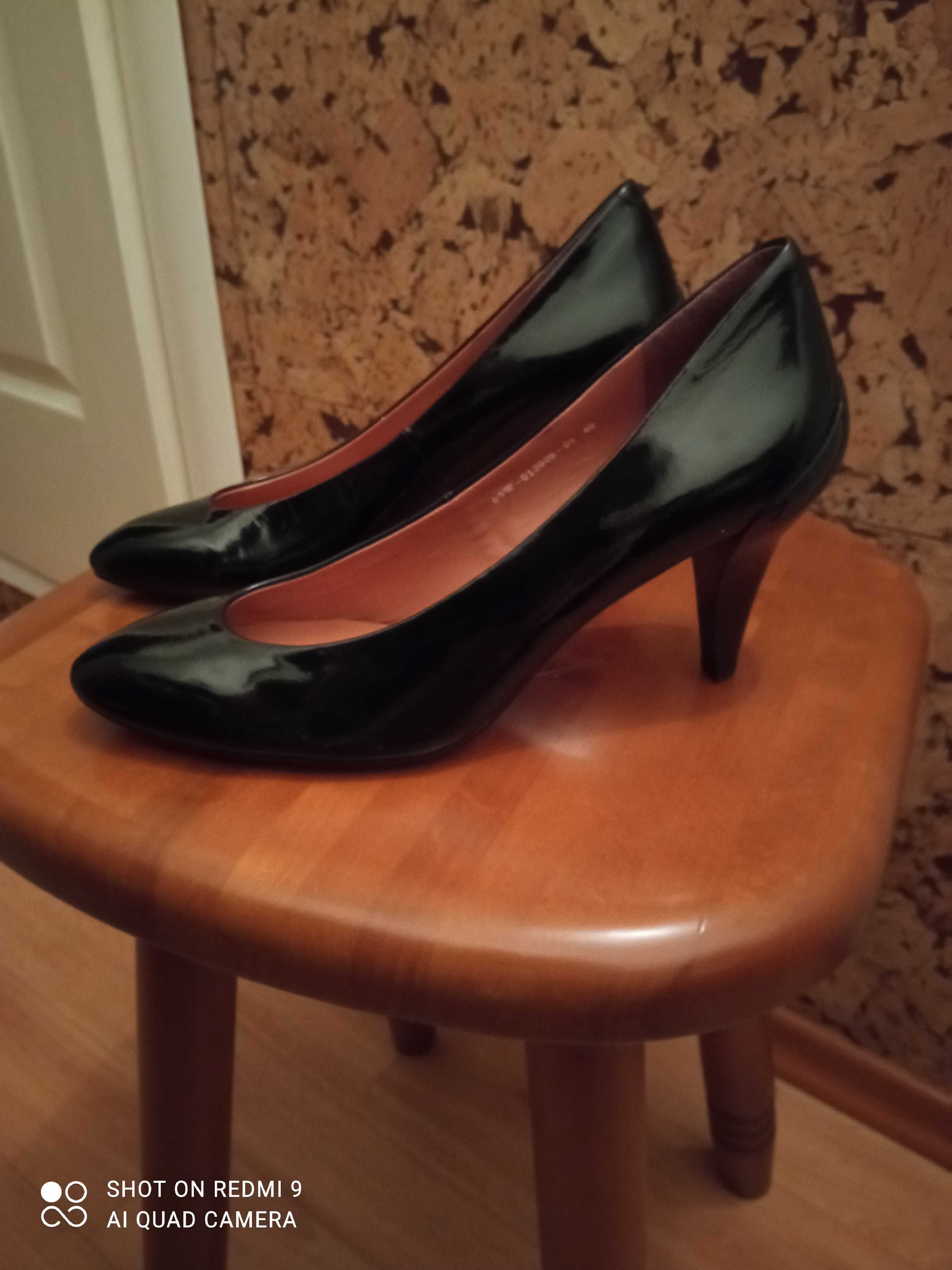 Туфли женские черные лаковые новые