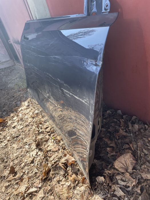 Tesla model Y права передня дверка