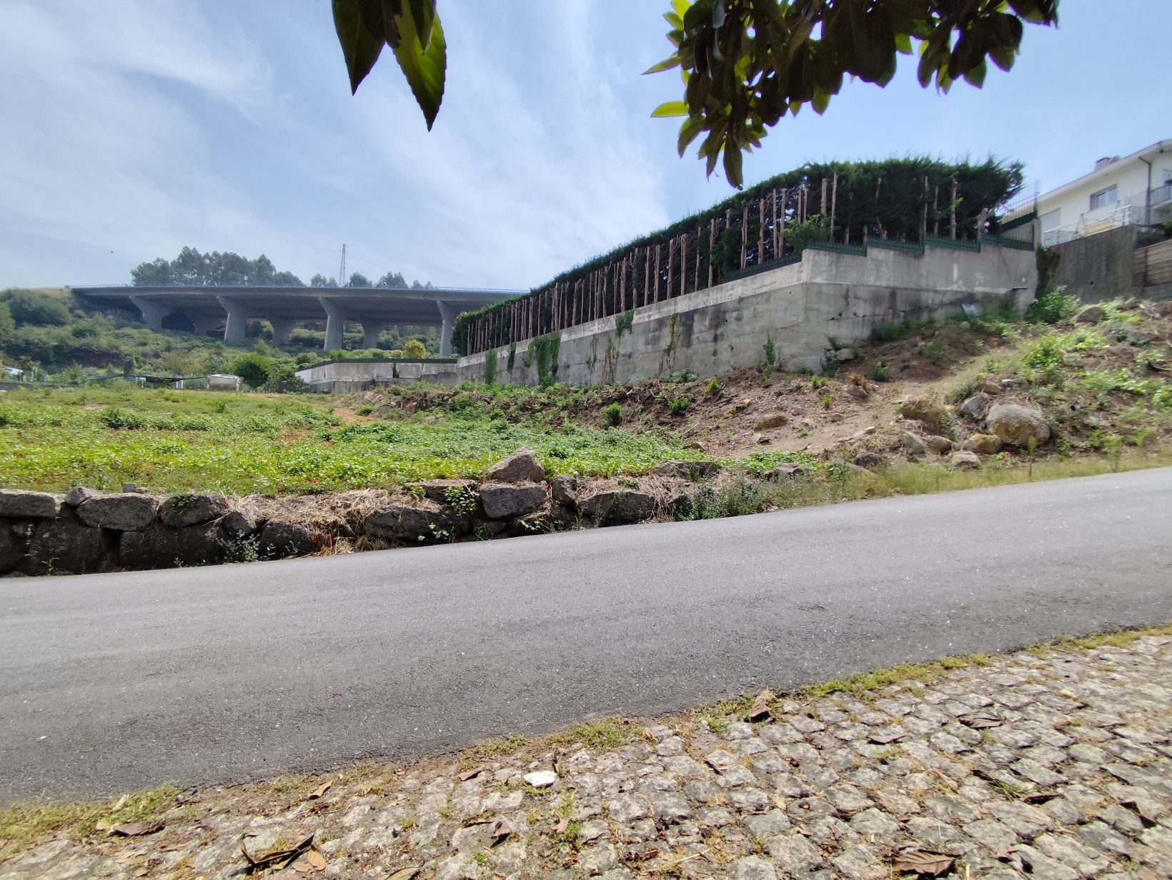 Terreno de 1350 M2 para construção em Serzedelo/Guimarães