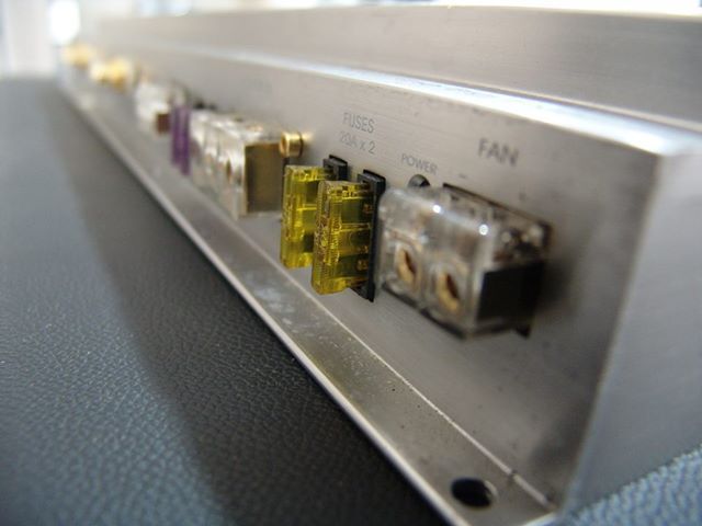 Amplificador de 5 canais DLS A7 com controlador de sub