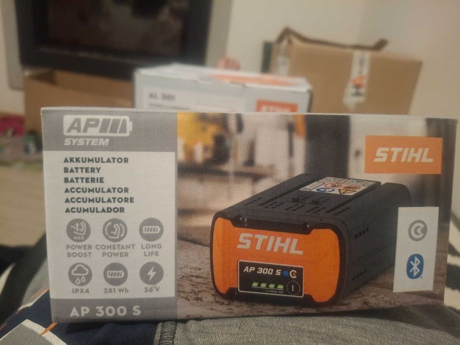 Vendo bateria AP 300S e carregador rapido AL 301 da sthil