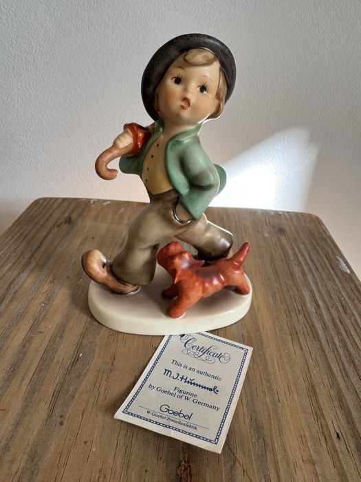 Figura Goebel Hummel HUM 5 - Menino com cachorro - Como nova