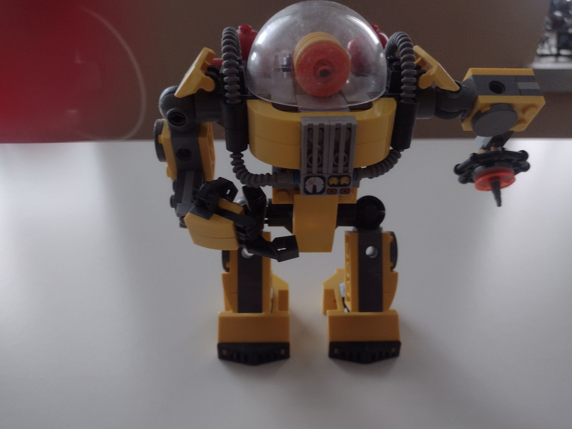 LEGO robot nurek