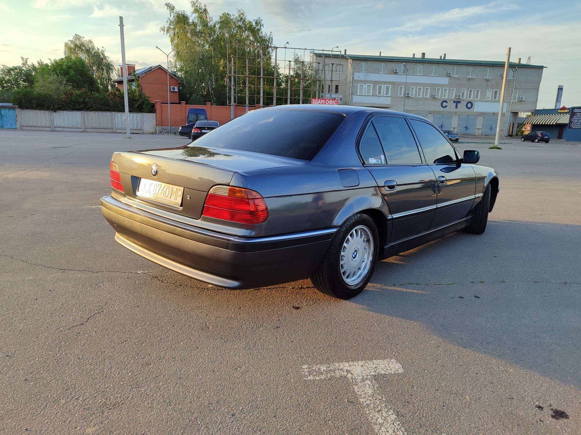 BMW E38 1996 2.8
