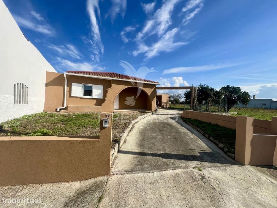 Vende-se moradia térrea V3 renovado em Estarreja
