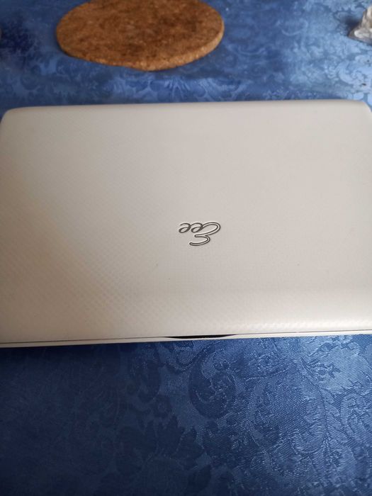 PC ASUS 4 gb RAM 240 gb hard disk ssd