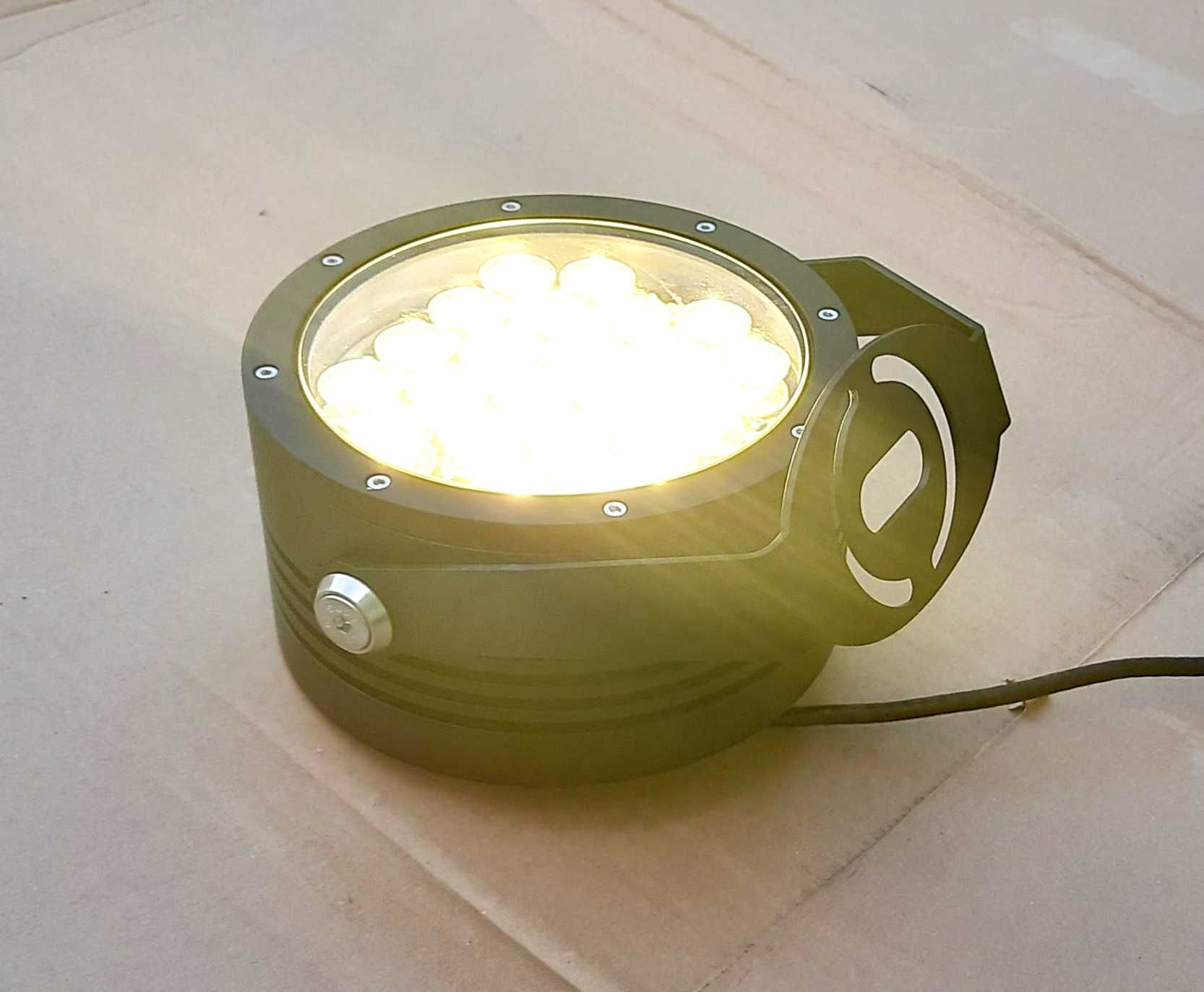 Lampa LED do oświetlania elewacji