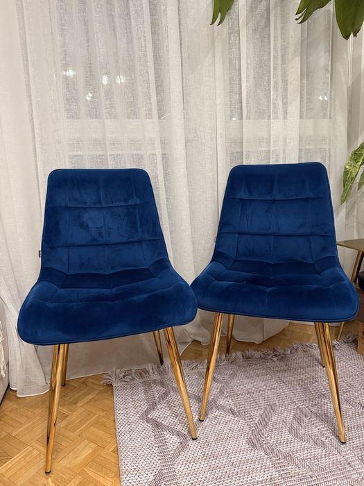 Krzesła tapicerowane granatowe na złotej podstawie Selsey