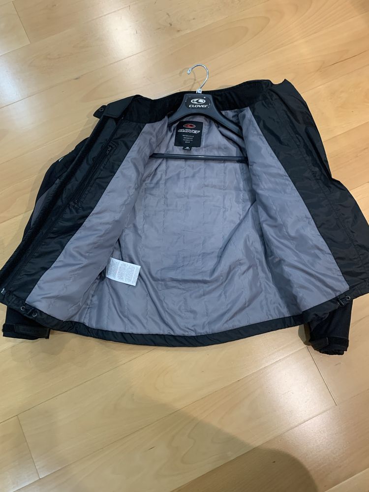 Vendo Blusão Clover Venturing Lady Tamanho S