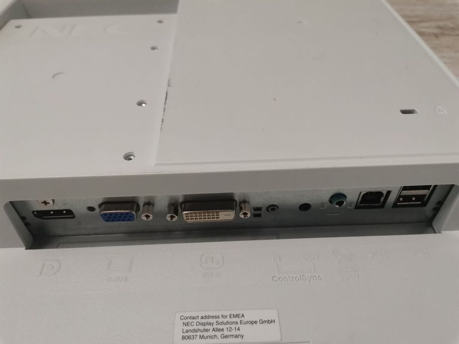 Монітор 22" NEC EA223WM — робочий, білий