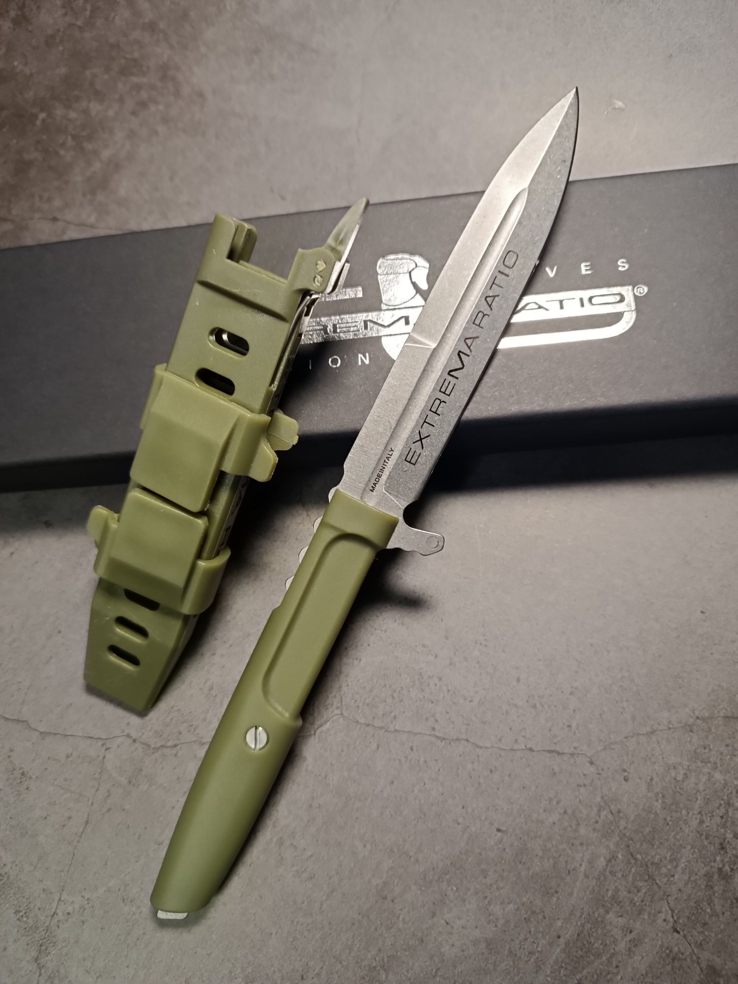 Нож Extrema Ratio knives division "Реквием" Олива