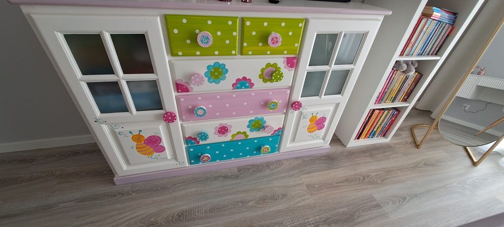 Conjunto Cama, Cómoda e Mesa de Cabeceira