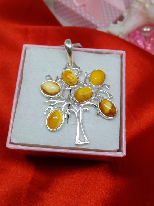 Piękny srebrny wisiorek z bursztynem  Drzewo, srebro 925