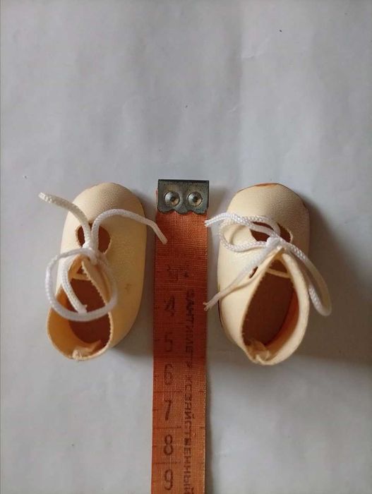 Взуття для порцелянової ляльки