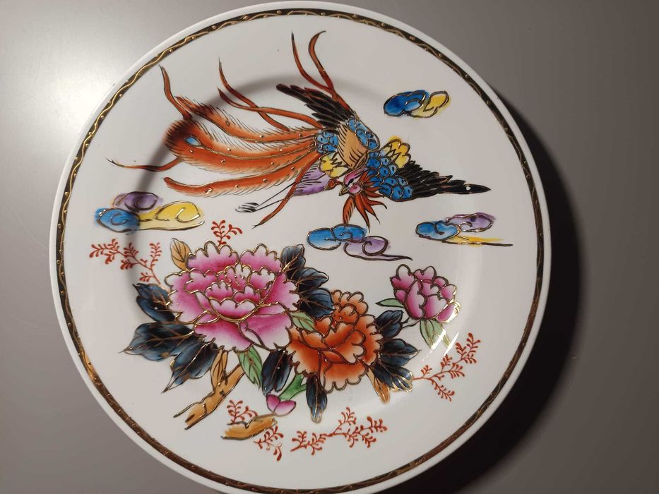 Prato decorativo chinês com motivo de fénix e flores de peónia