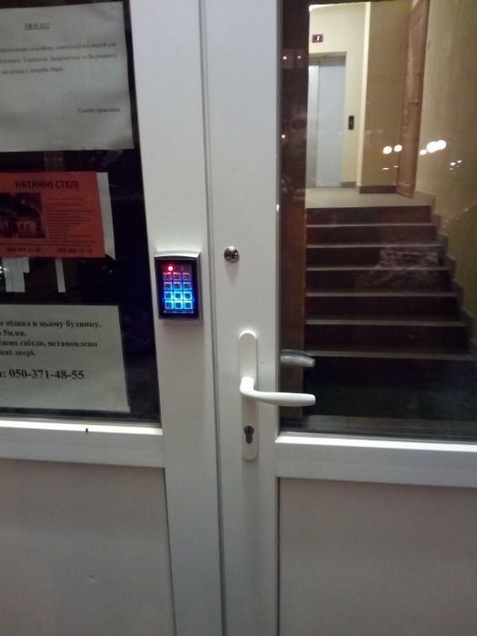 Электронный кодовый замок на подъезд