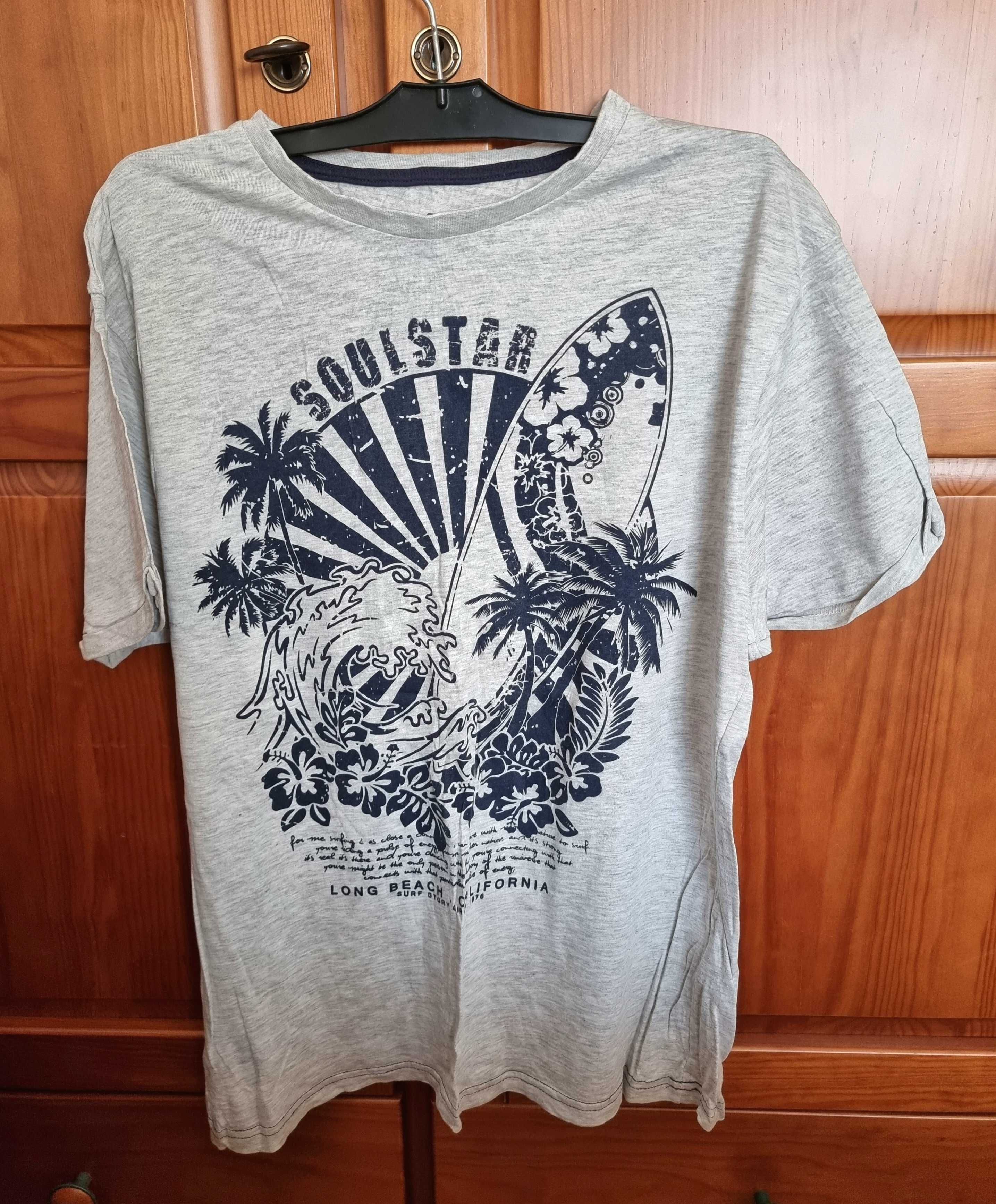 T-shirt cinzenta com letras azuis escuras Soulstar, tamanho L