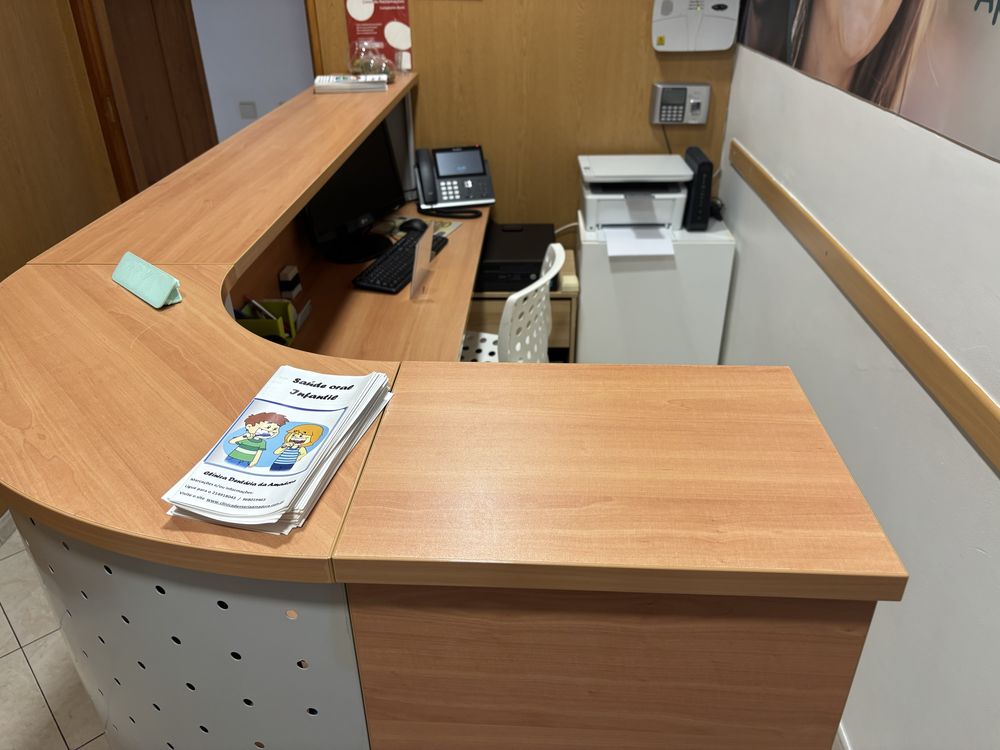 Balcão de recepção de escritórios/ clinicas
