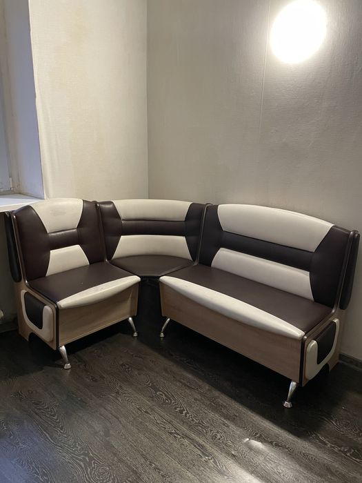 Кутовий диван на кухню