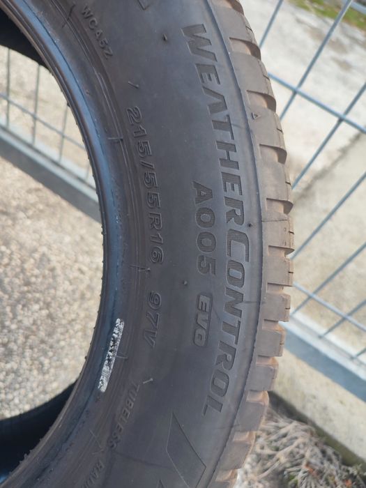 Komplet opon Bridgestone WeatherControl A005 Evo 215/55/16 97V