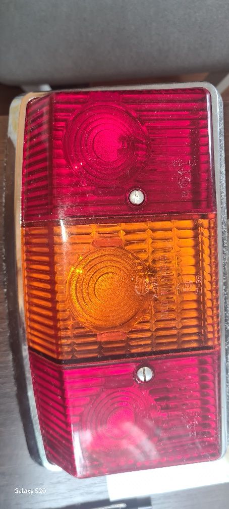 Warszawa tylna prawa lampa orginal