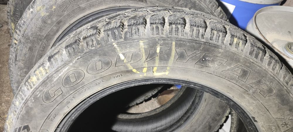 235 60 R18 Goodyear ultra grip 500