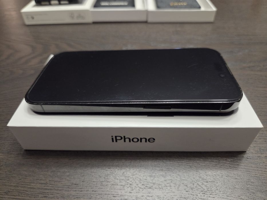 iPhone 14 Pro Space Black 128GB komplet z 3 pokrowcami gratis