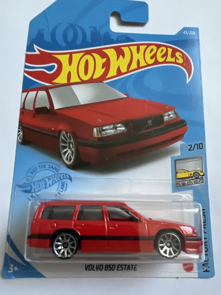 Hot Wheels Volvo 850 Estate czerwony