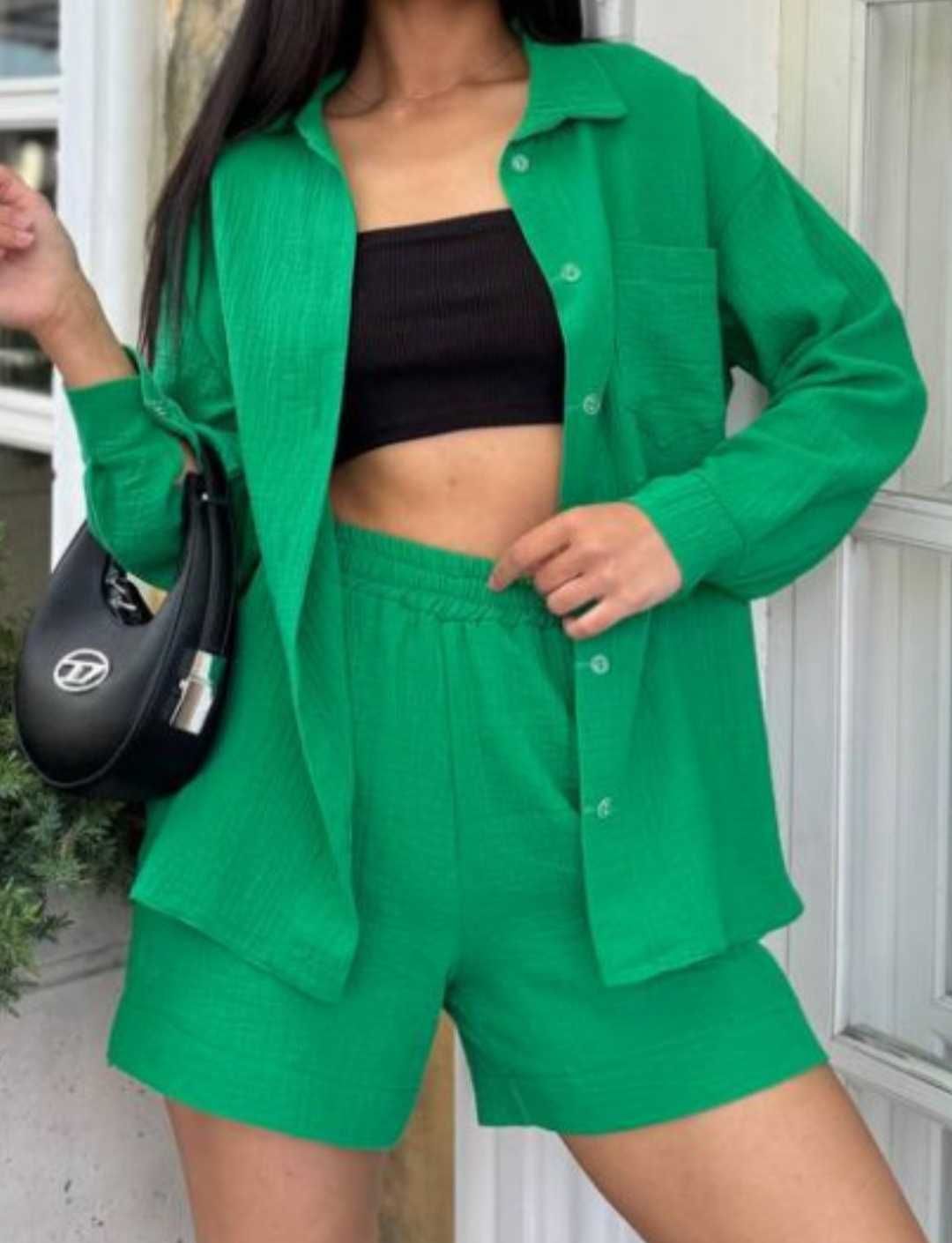 Зелений літній жіночий костюм