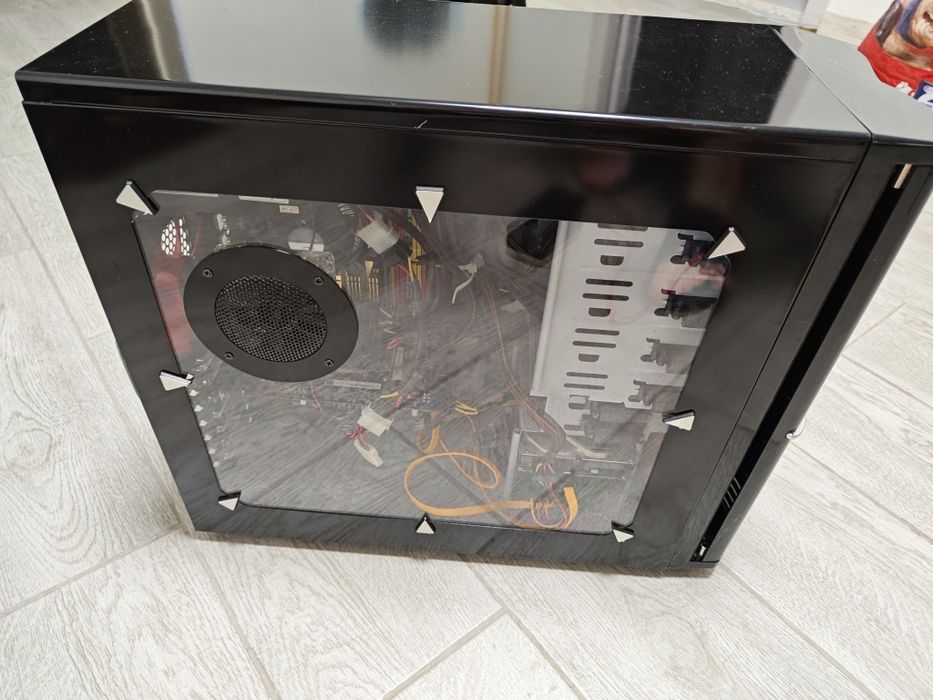 Intel core 2 duo e8400 + 2gb ram + Radeon HD 4800 512mb + 2 hdd