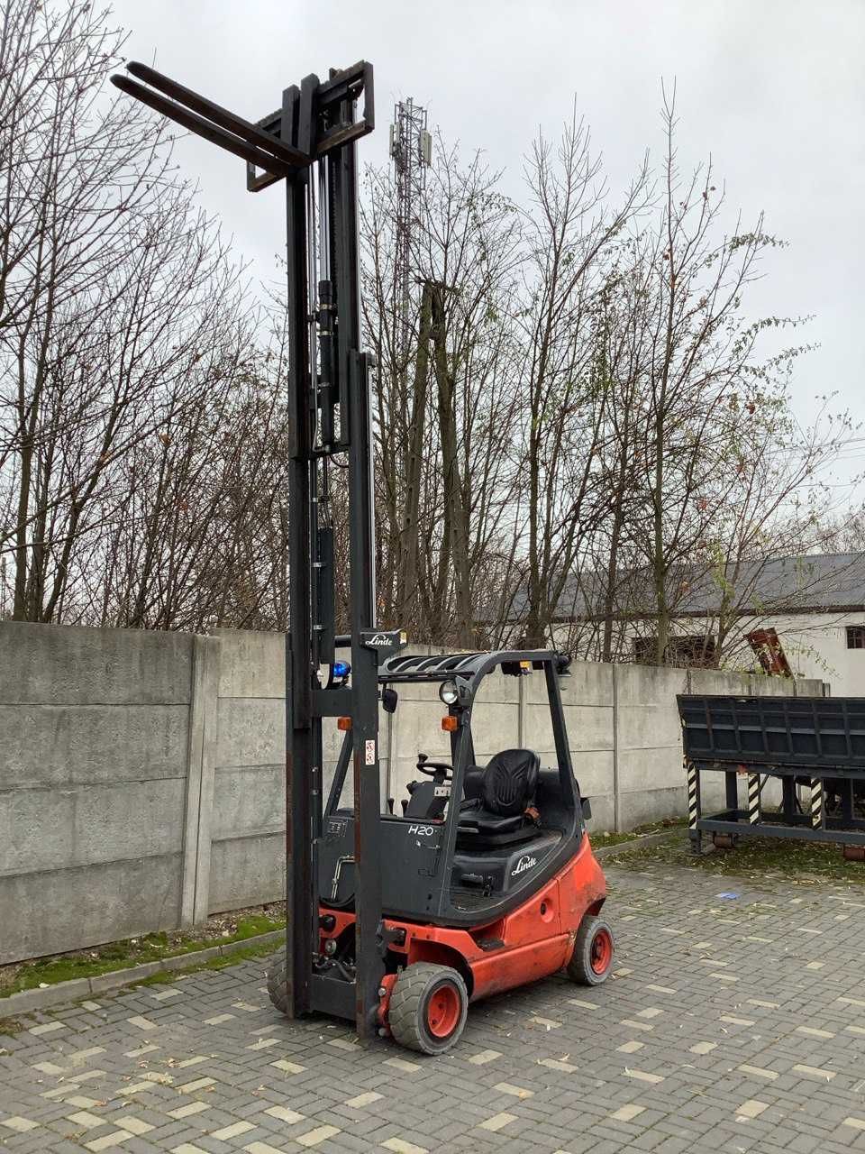 Gazowy wózek widłowy Linde H20T-04, triplex, 2017r, 4 sekcje.