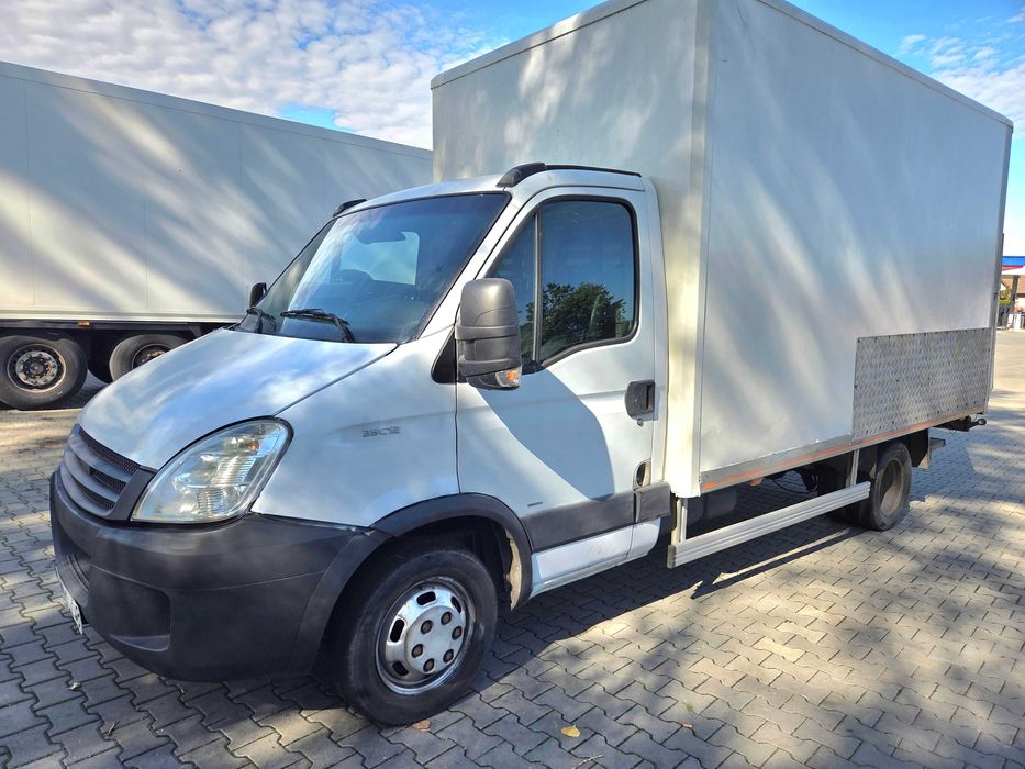 Sprzedam IVECO DAILY 35C12 2008 rok kontener winda na bliżniaku