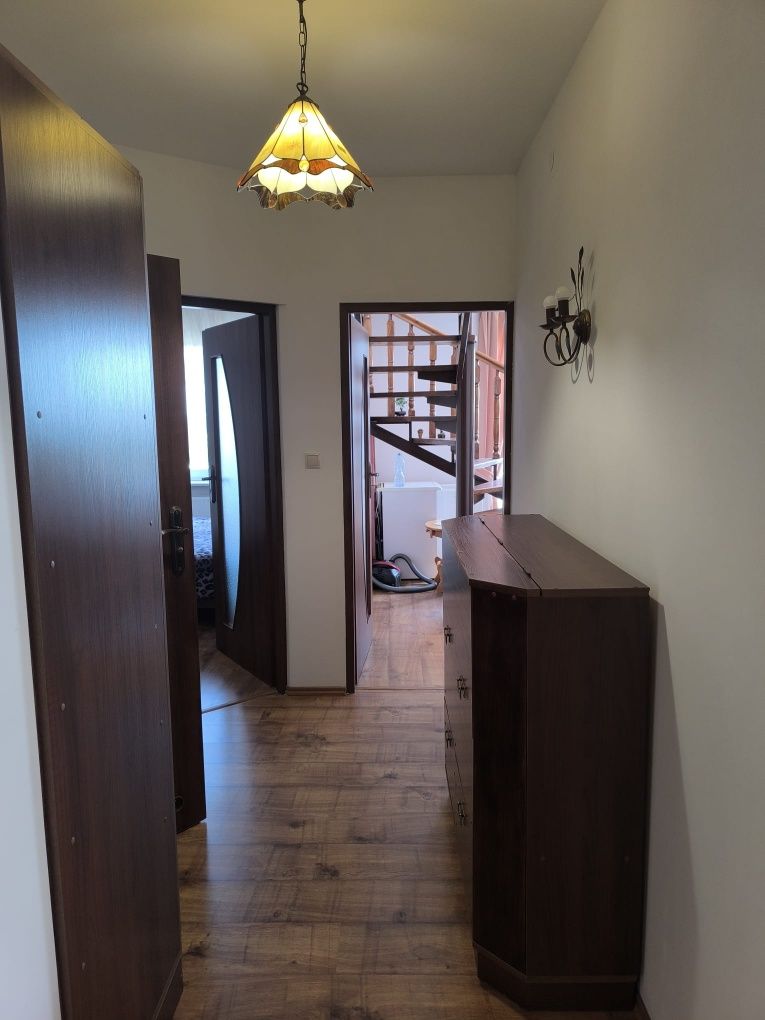 Apartament 150 mk2 , 2 poziomy , 2 łazienki,  2 kuchnie, parkingi .