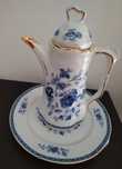 Cafeteira e prato em porcelana Jocer de Alcobaça