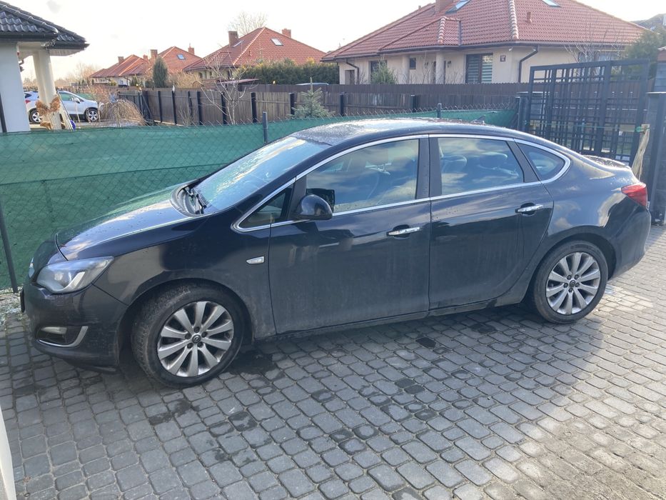 Opel Astra 1.4Turbo 140KM 2012r